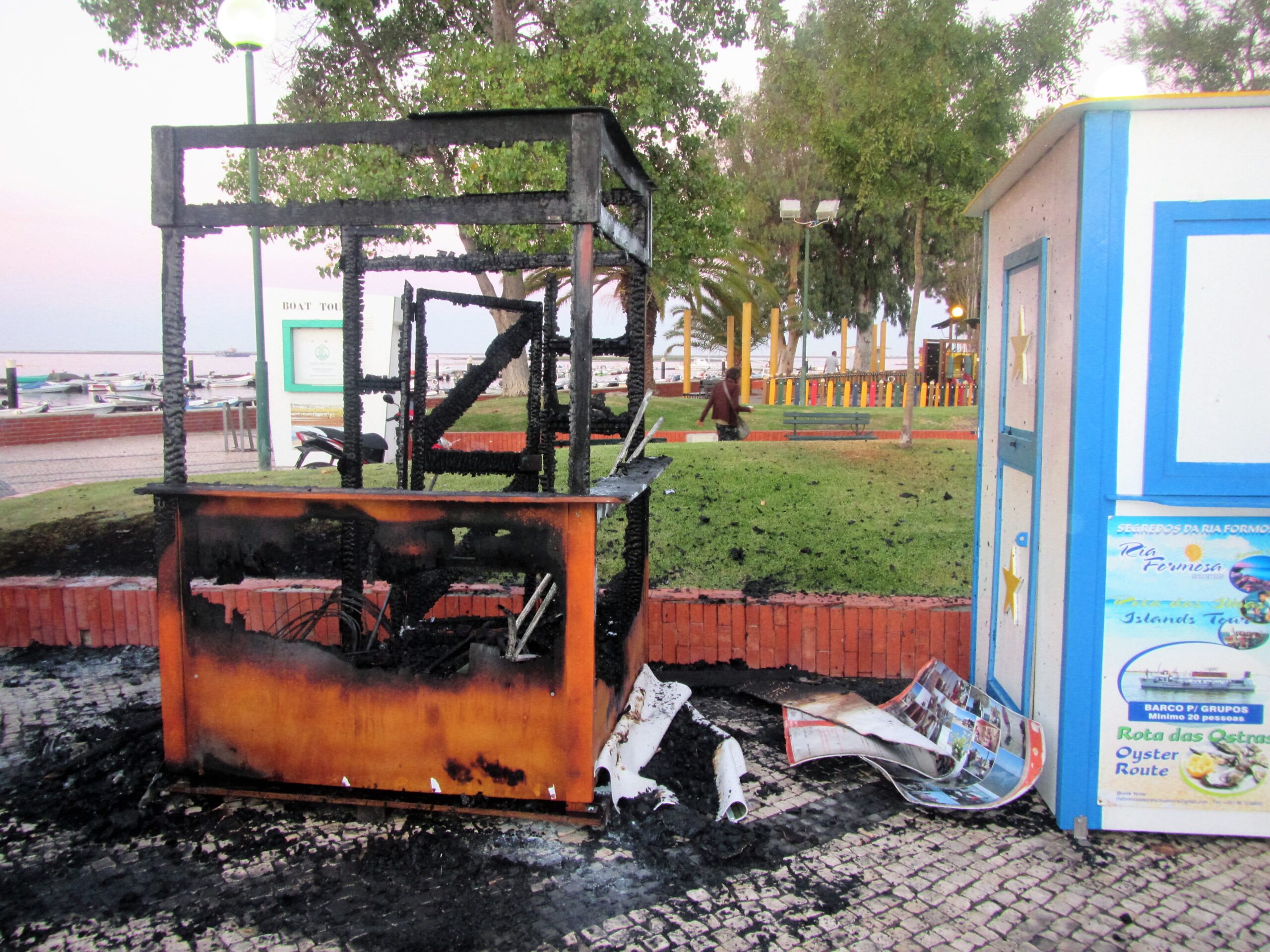 Sul Informação - Polícia Marítima ajudou a apagar incêndio em quiosque de marítimo-turística em Olhão