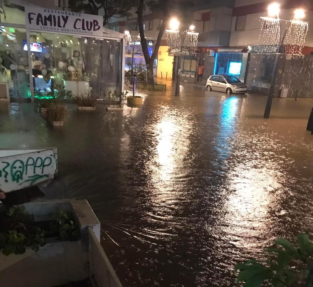Sul Informação - Chuva forte provoca inundações em Quarteira [com vídeo]