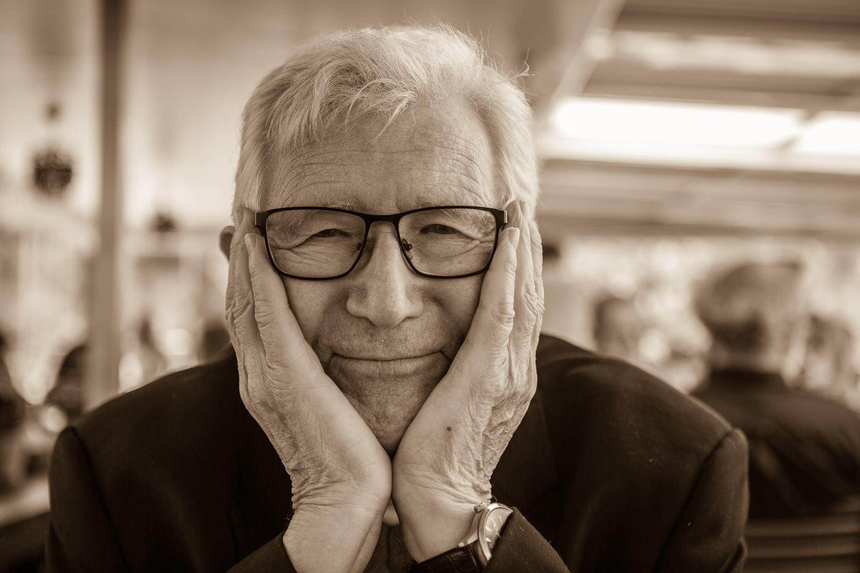 Sul Informação - Alliance Française recorda vida «plena de histórias, sorrisos e celebrações» de Jacques Mer