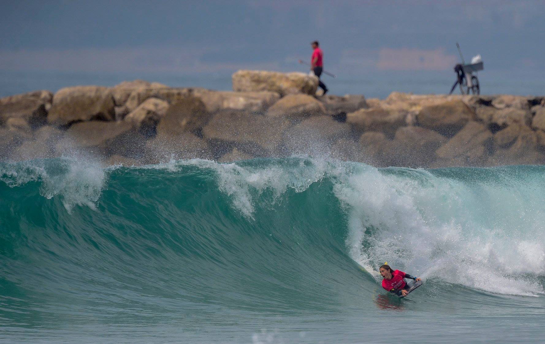 Sul Informação - Joana Schenker vence 2ª etapa do Nacional de bodyboard