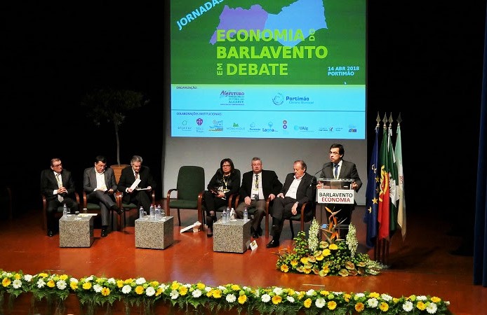 Sul Informação - Jornadas do Barlavento apontaram «riqueza da zona» e reclamaram regionalização