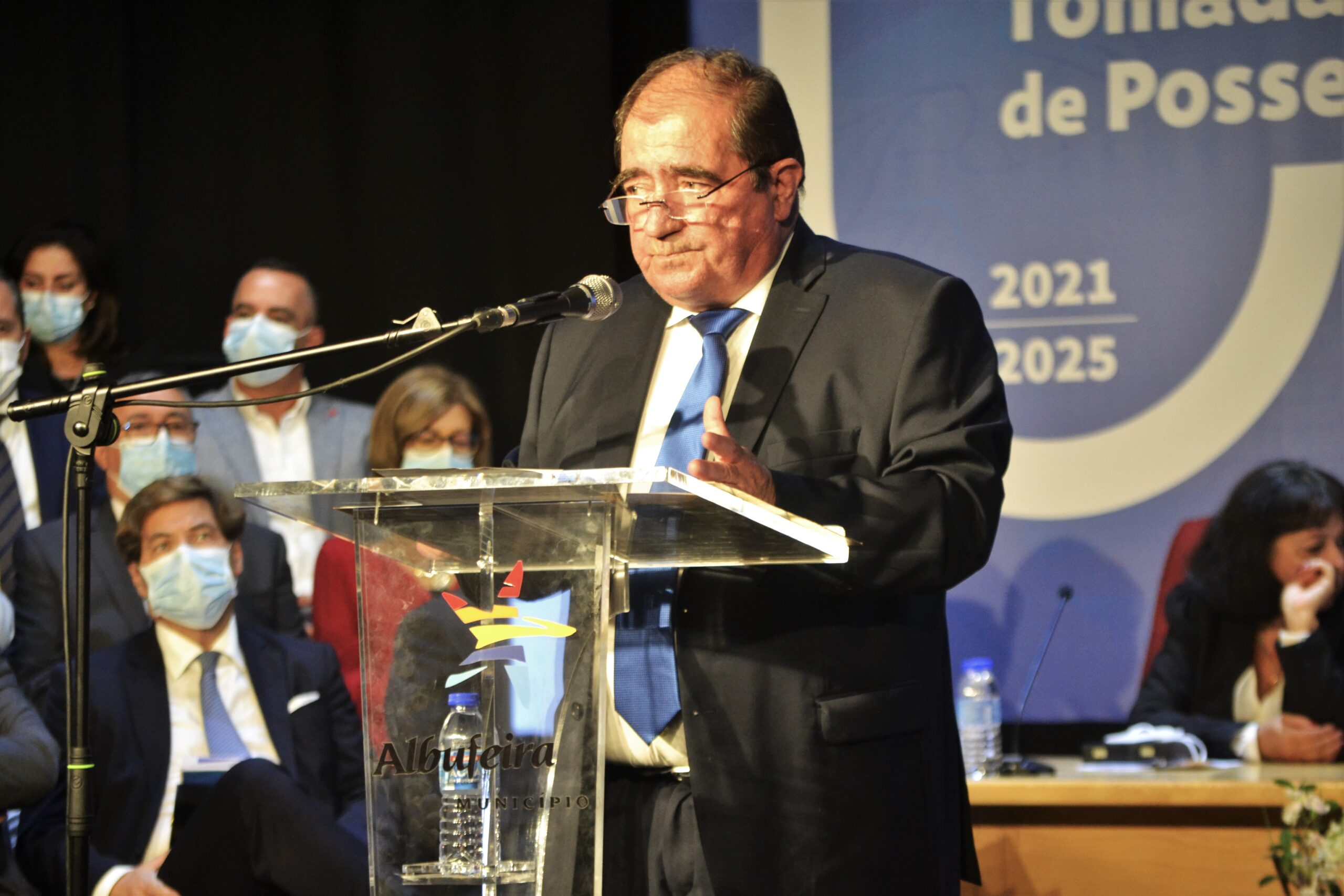 Sul Informação - O anúncio de um acordo, recados e votações repetidas: a história da tomada de posse em Albufeira