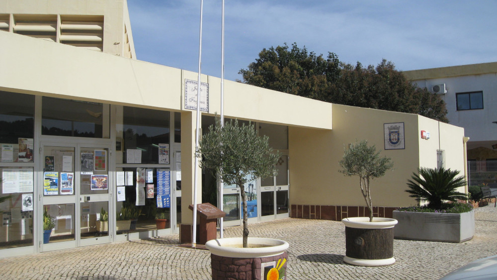 Sul Informação - Há um primeiro caso confirmado de Covid-19 na freguesia de São Bartolomeu de Messines
