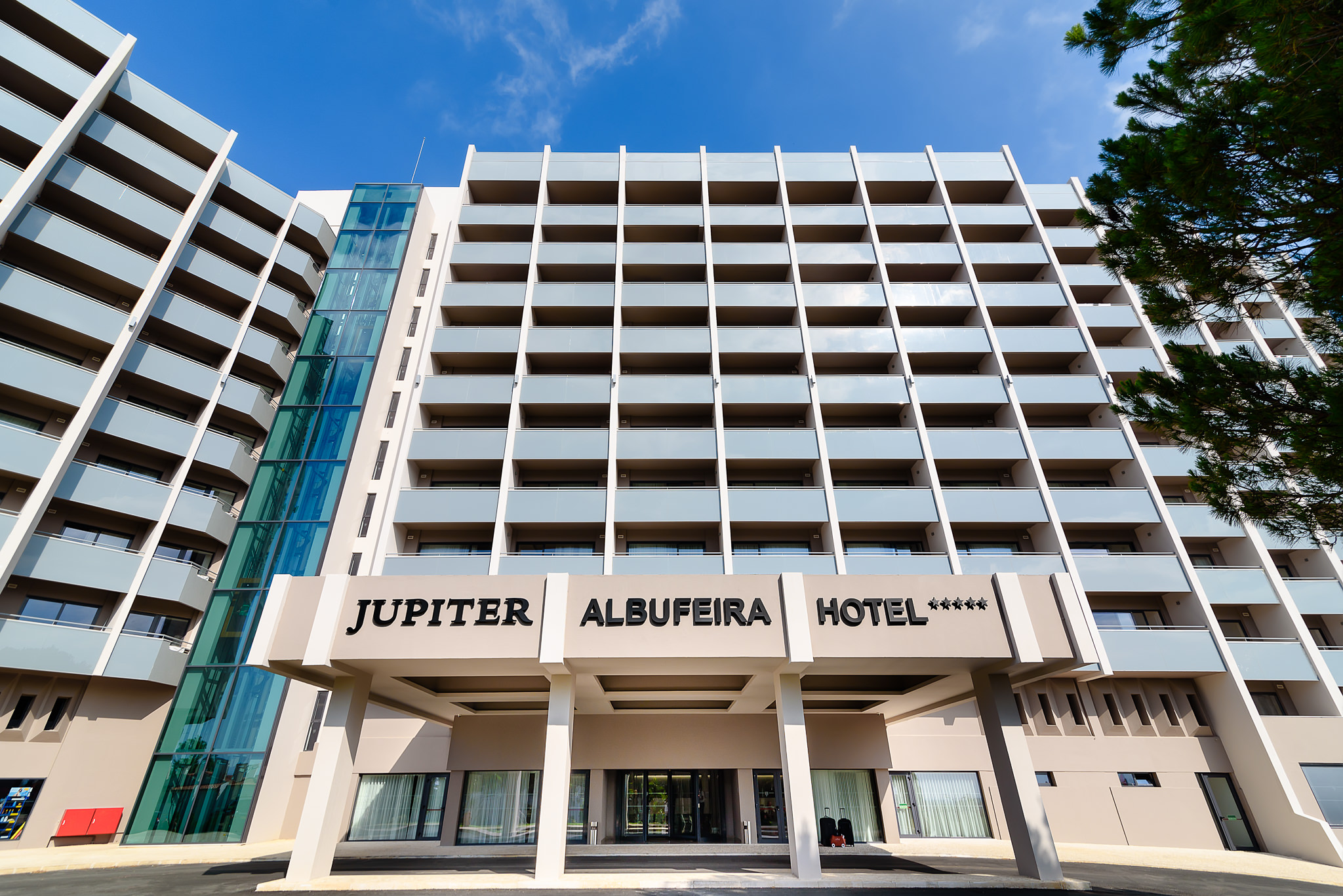 Sul Informação - Quem quer subir os 180 degraus do Albufeira Jupiter Hotel em mais uma Corrida Vertical?