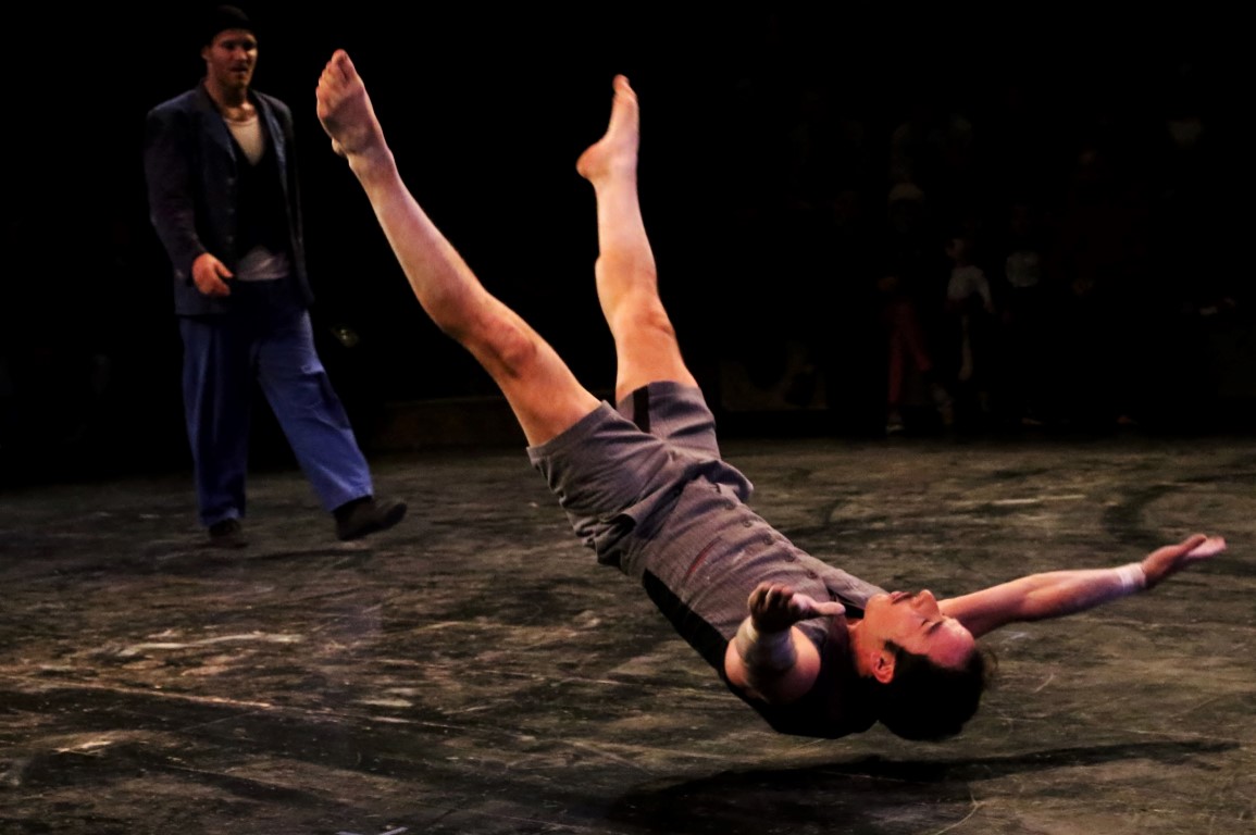 Sul Informação - Fotogaleria: Acrobacias áreas juntam-se à música para espetáculo de novo circo em Monchique