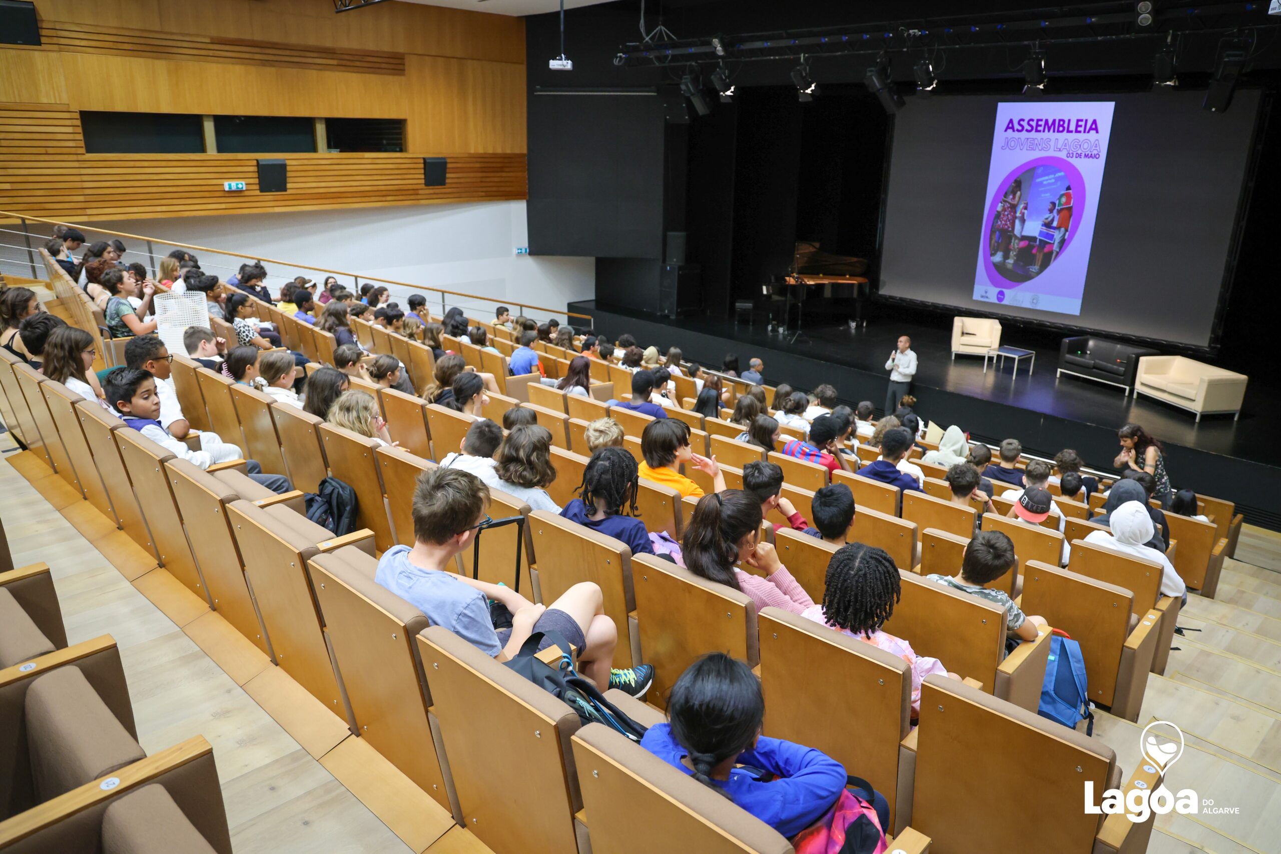 Sul Informação - Lagoa juntou 250 alunos para debater desenvolvimento do concelho