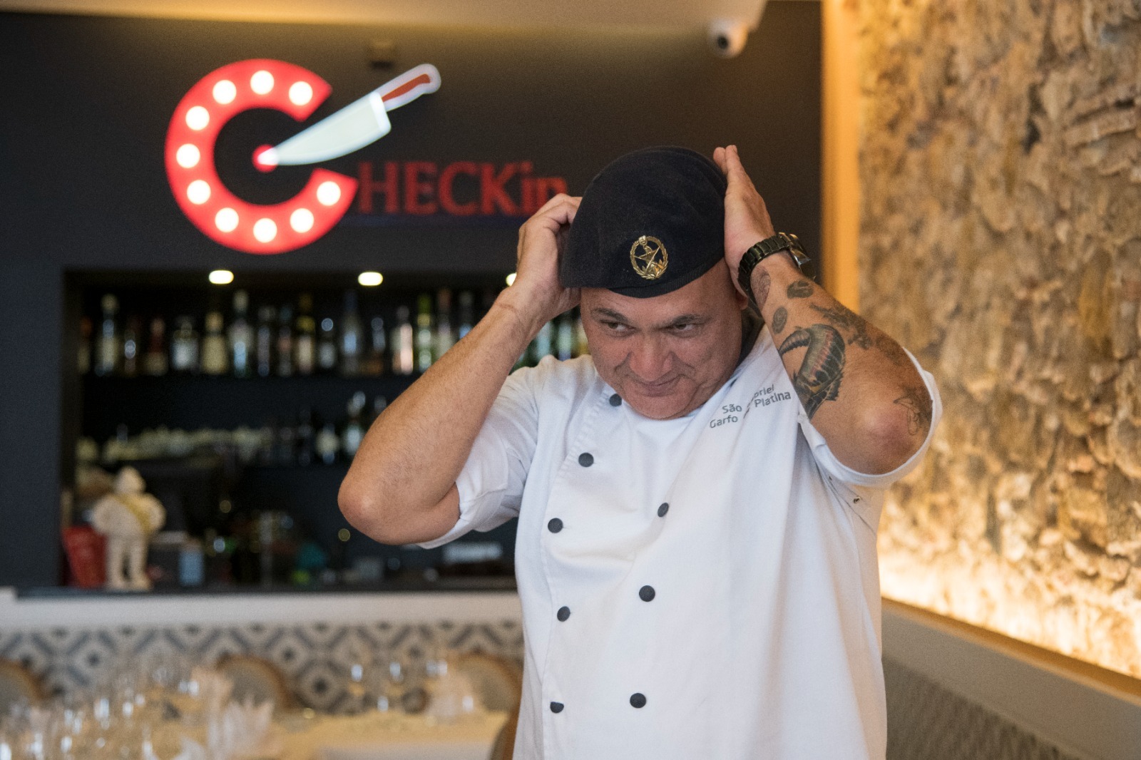 Sul Informação - Leonel Pereira, o chef que foi fuzileiro, recebeu a Marinha no seu restaurante
