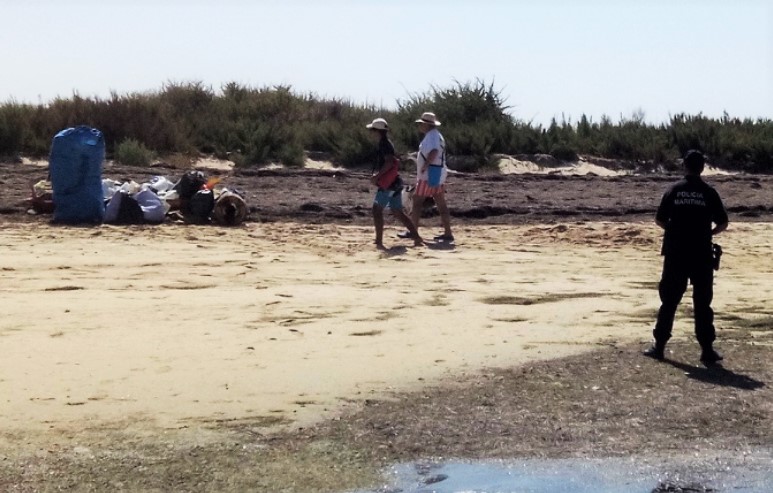Sul Informação - Duas toneladas de lixo recolhidas na Ria Formosa