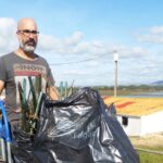 Sul Informação - Voluntários recolhem 522 quilos de lixo na Praia de Faro