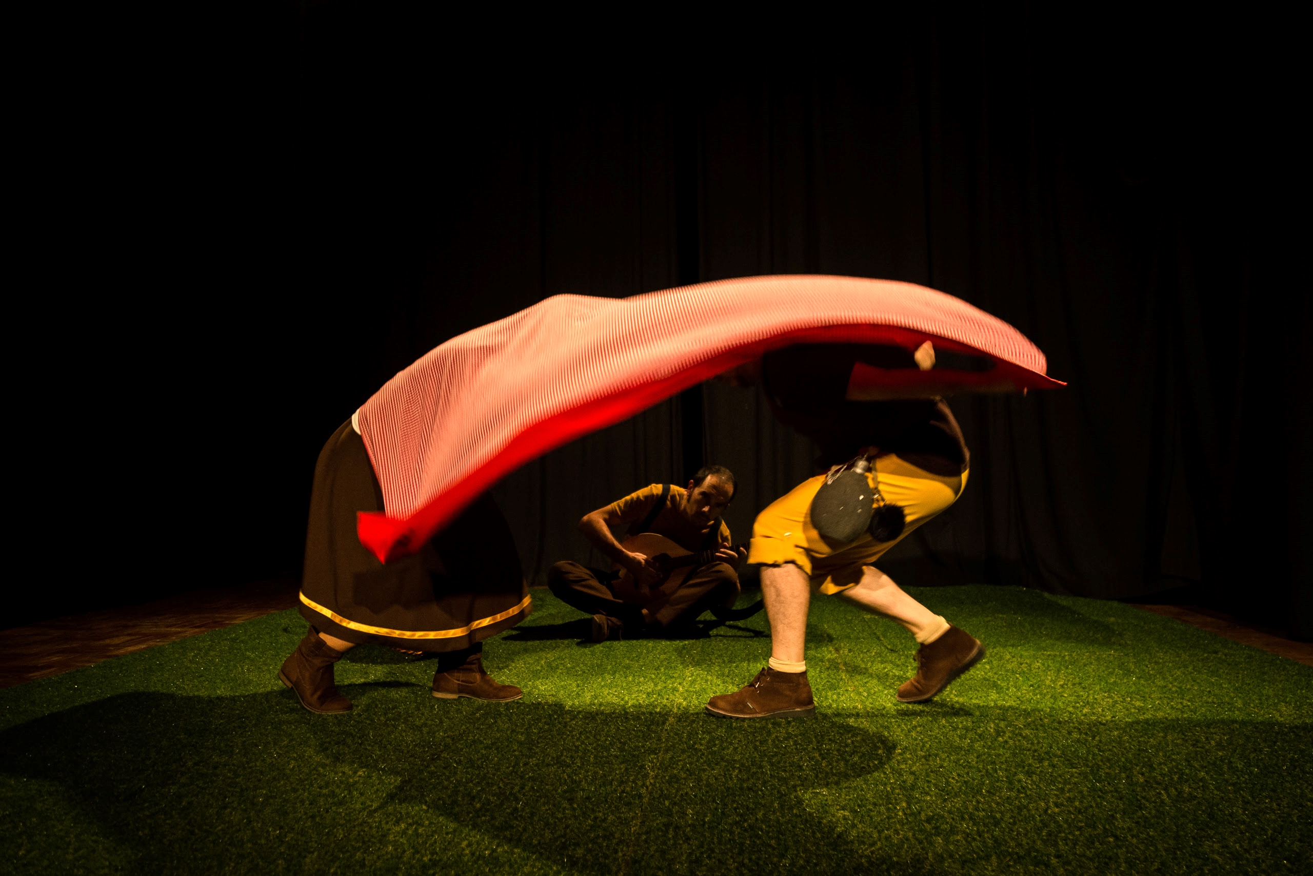 Sul Informação - Teatro Experimental de Lagos repõe “Lobo Vermelho”