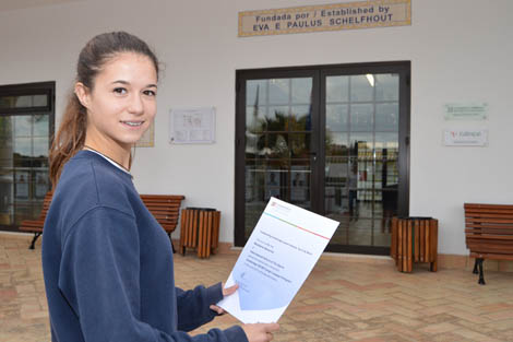 Sul Informação - Aluna da Escola Internacional recebe prémio Cambridge «Melhor do Mundo»