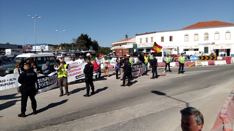 Sul Informação - Protesto contra portagens quase cortou trânsito na EN125 em Boliqueime