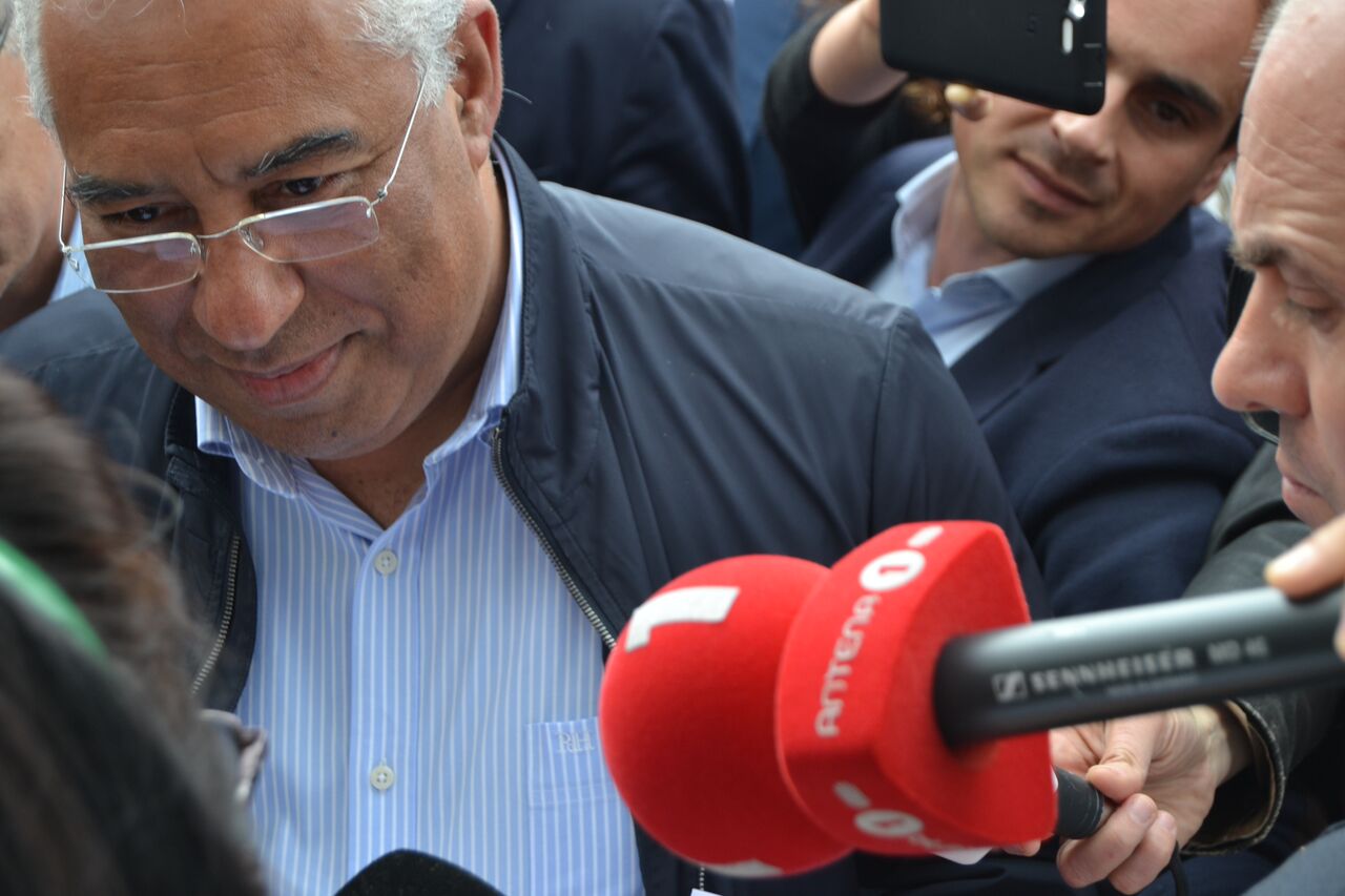 Sul Informação - Costa recebido em Loulé por “manif” anti petróleo, demolições…e portagens (com fotos)