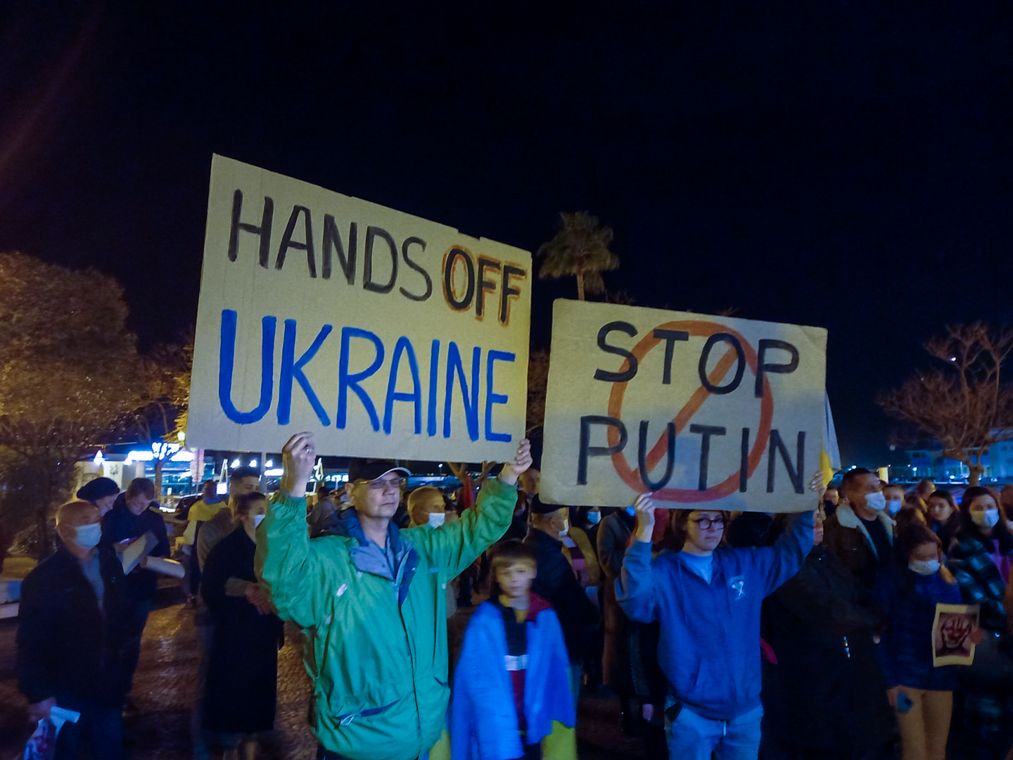 Sul Informação - 200 pessoas manifestaram-se em Faro contra a guerra na Ucrânia [com vídeo]