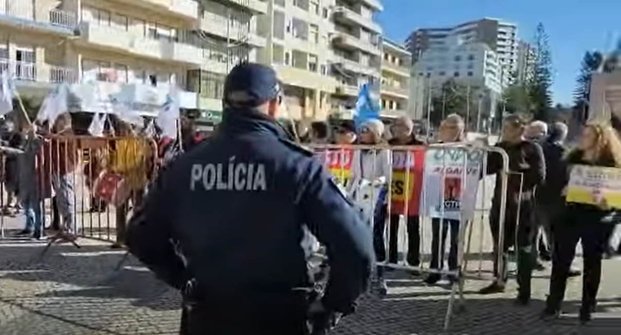 Sul Informação - Sindicatos dos Impostos, STOP e USAlgarve manifestam-se frente ao Conselho de Ministros em Faro [vídeo]