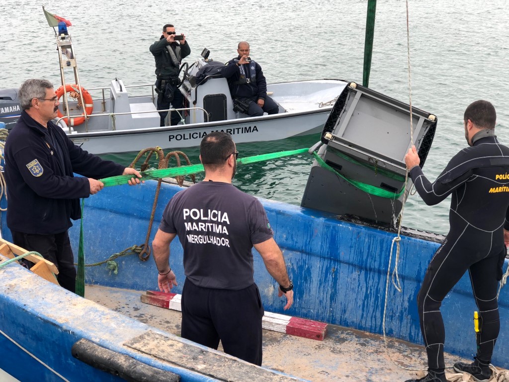 Sul Informação - Máquina de tabaco furtada na Ilha da Armona encontrada debaixo de água