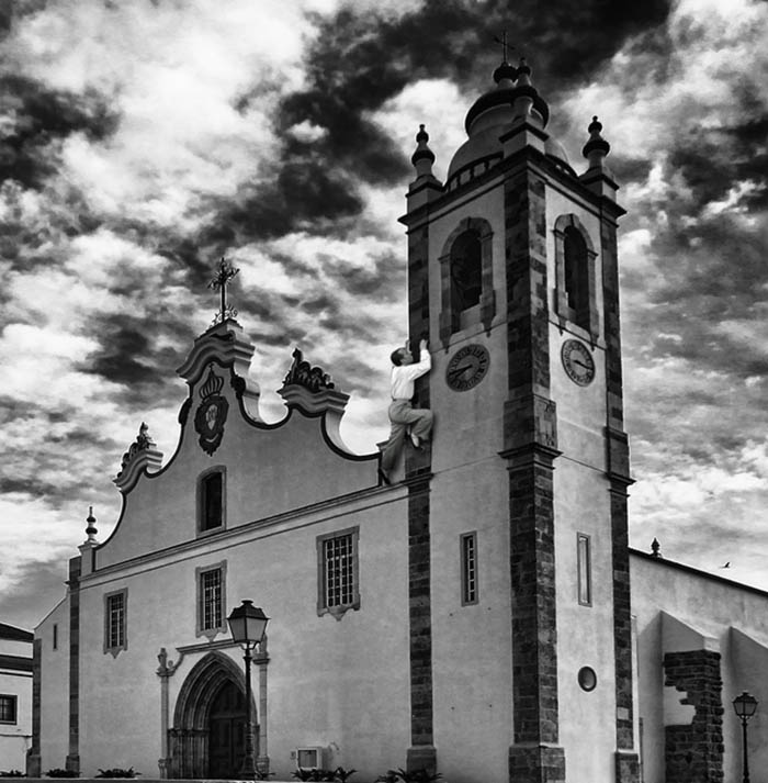 Sul Informação - Armonilo Massa Vaz, o homem-aranha, subiu à torre da igreja de Portimão em 1927