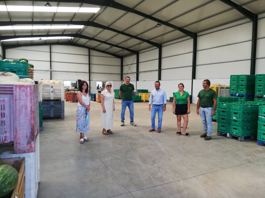 Sul Informação - IPSS e famílias de Aljustrel recebem melões e melancias doadas pelo Monte das Palmeiras