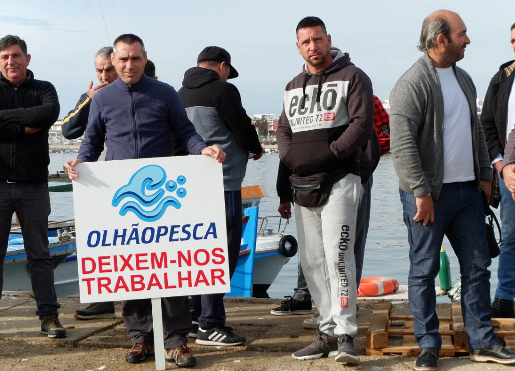 Sul Informação - «Isto é insustentável»: 50 pescadores protestam contra interdição da apanha da conquilha