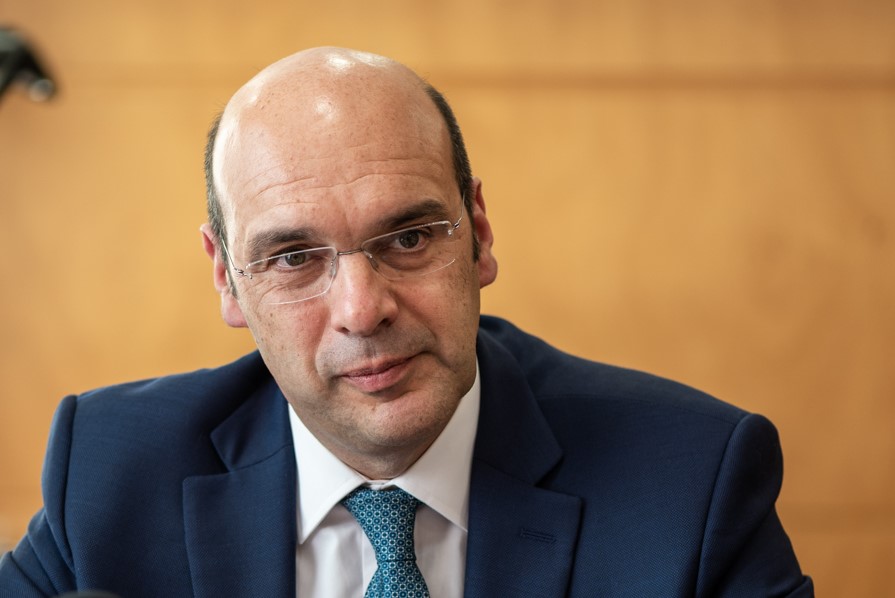 Sul Informação - Governo quer lançar novas linhas de crédito de 7 mil milhões para as empresas