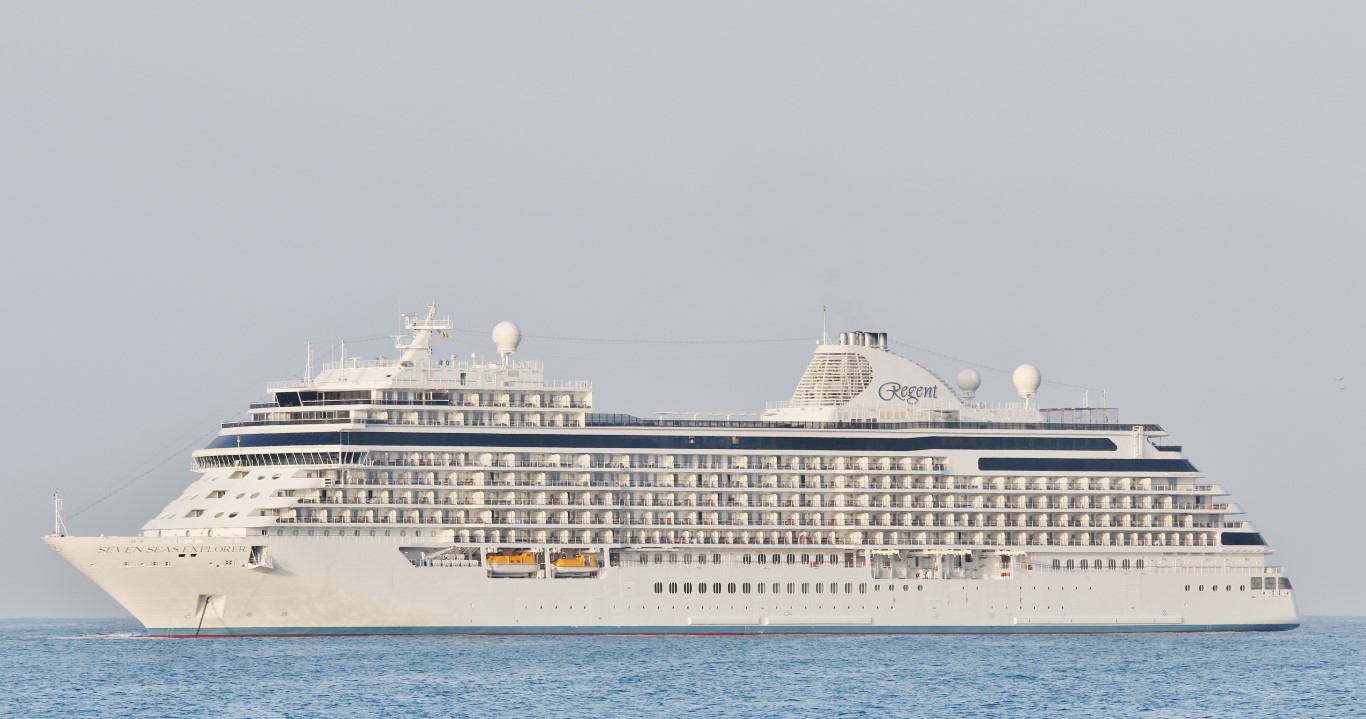 Sul Informação - Afinal, o navio de cruzeiros de luxo não entrou no Porto de Portimão