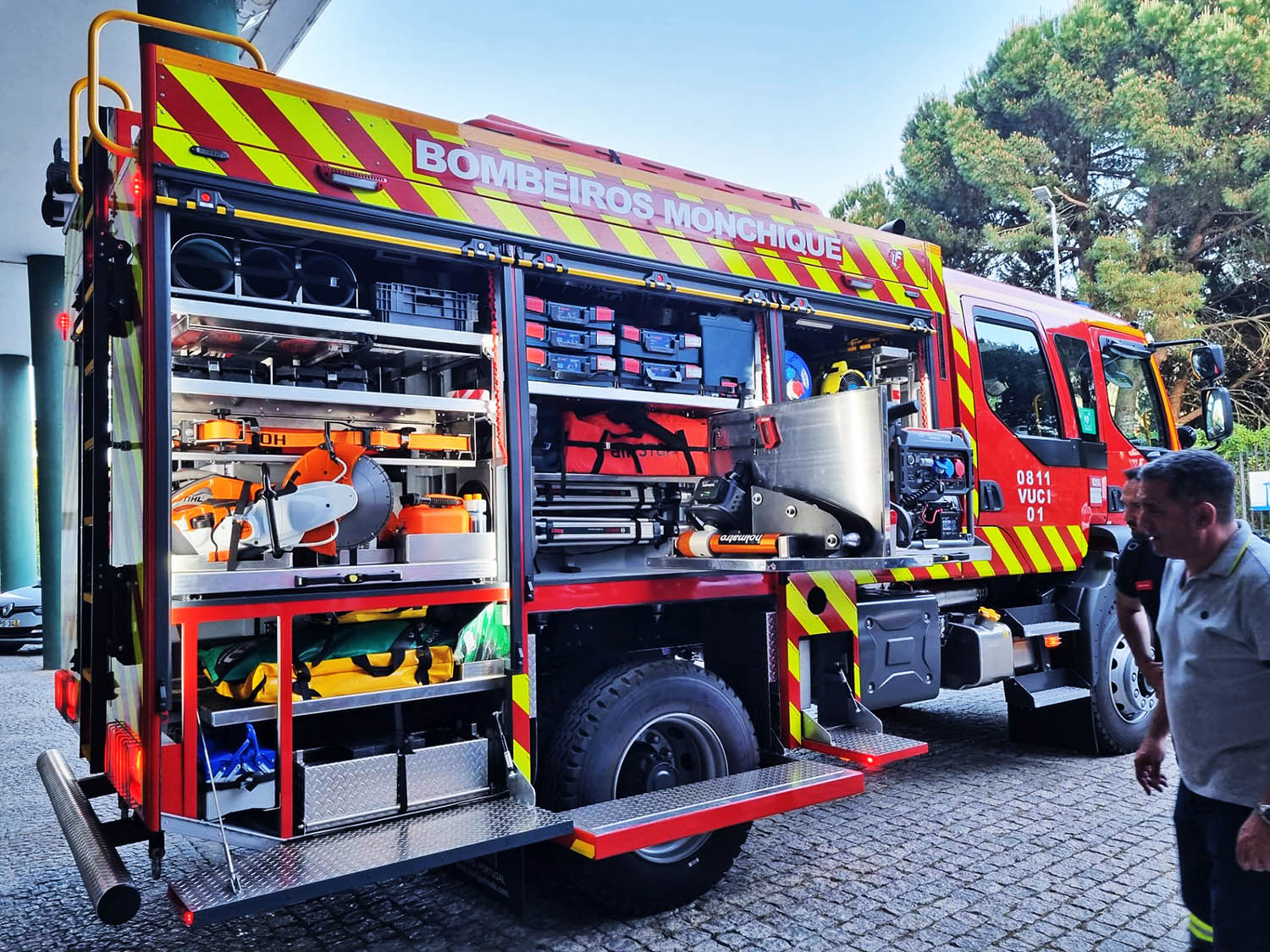 Sul Informação - Bombeiros de Monchique já têm novo Veículo Urbano de Combate a Incêndios