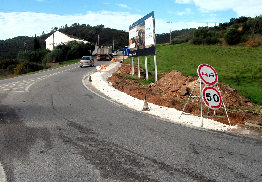 Sul Informação - Aljezur inicia obras na estrada entre a EN120 e Montes Galegos