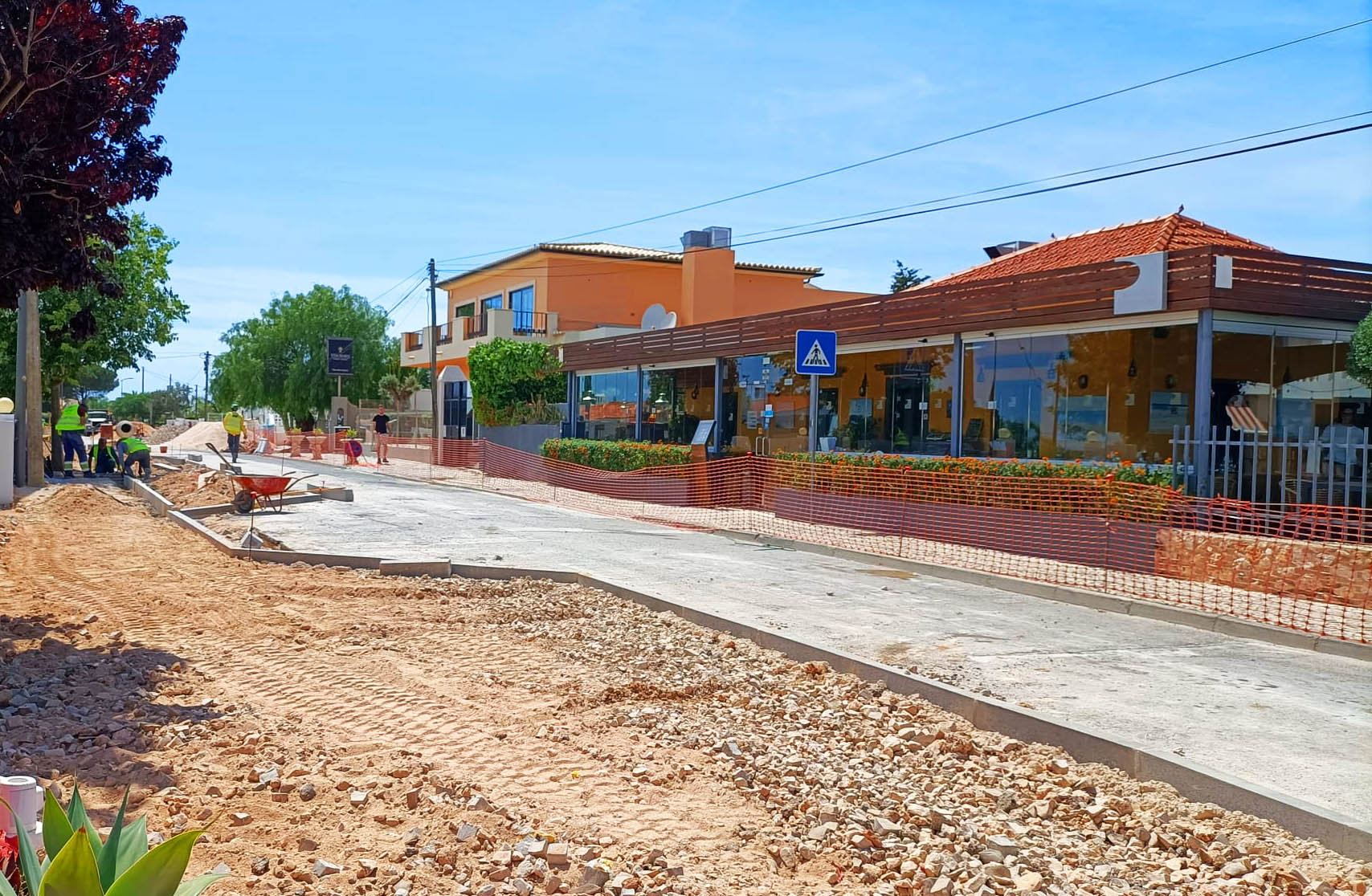 Sul Informação - Já começaram as obras de requalificação em duas ruas da Praia do Carvoeiro