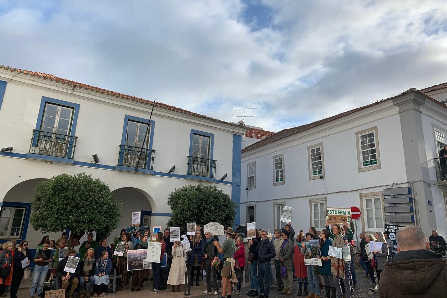 Sul Informação - Ministros do Ambiente e da Agricultura recebidos em Odemira com protestos