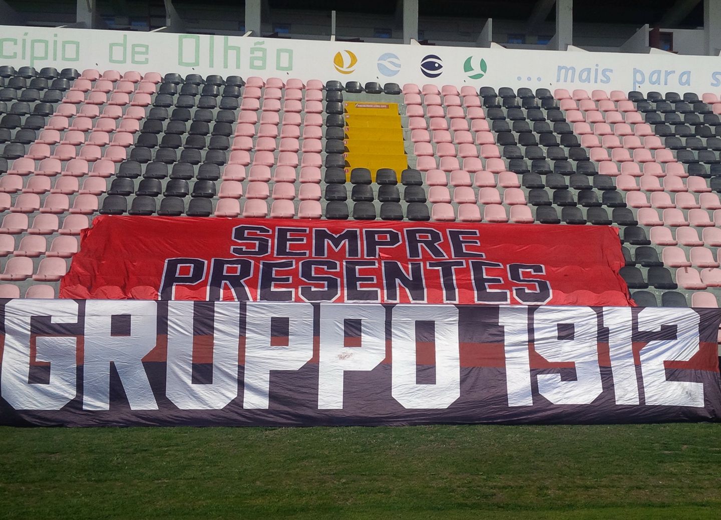 Sul Informação - Claque do Olhanense não vai ao jogo com o Benfica em protesto