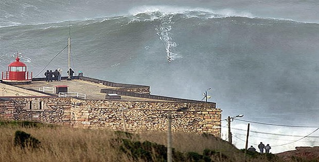 Sul Informação - Investigador explica a McNamara como se formam as ondas gigantes da Nazaré