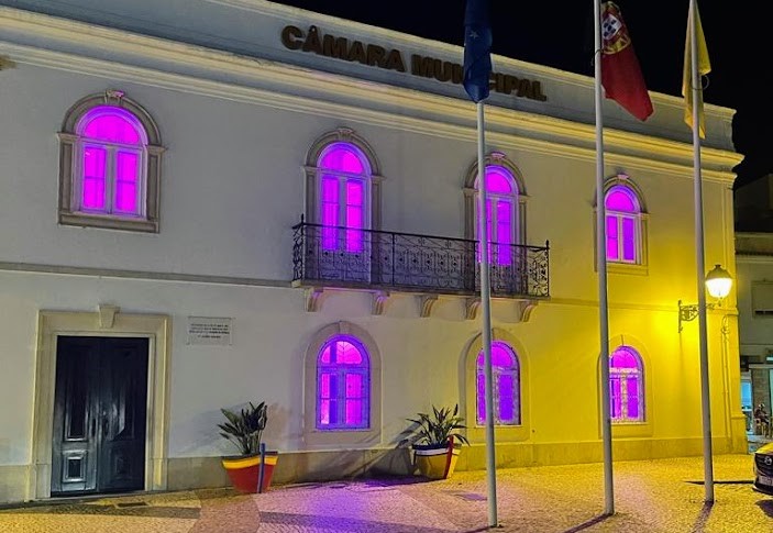 Sul Informação - Olhão: Luta contra o cancro da mama motiva iluminação rosa dos Paços do Concelho