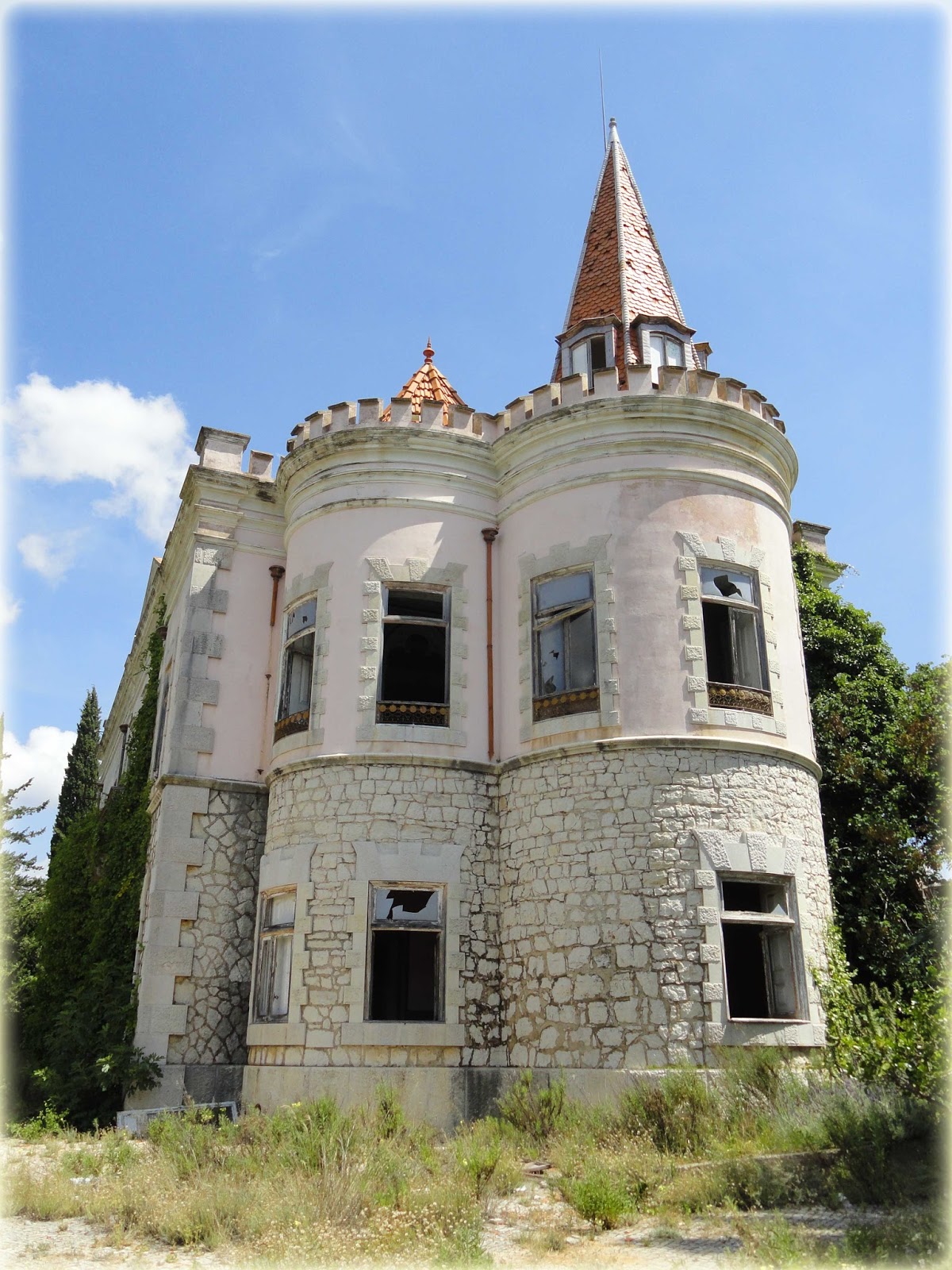 Sul Informação - Palácio da Fonte da Pipa está em chamas em Loulé