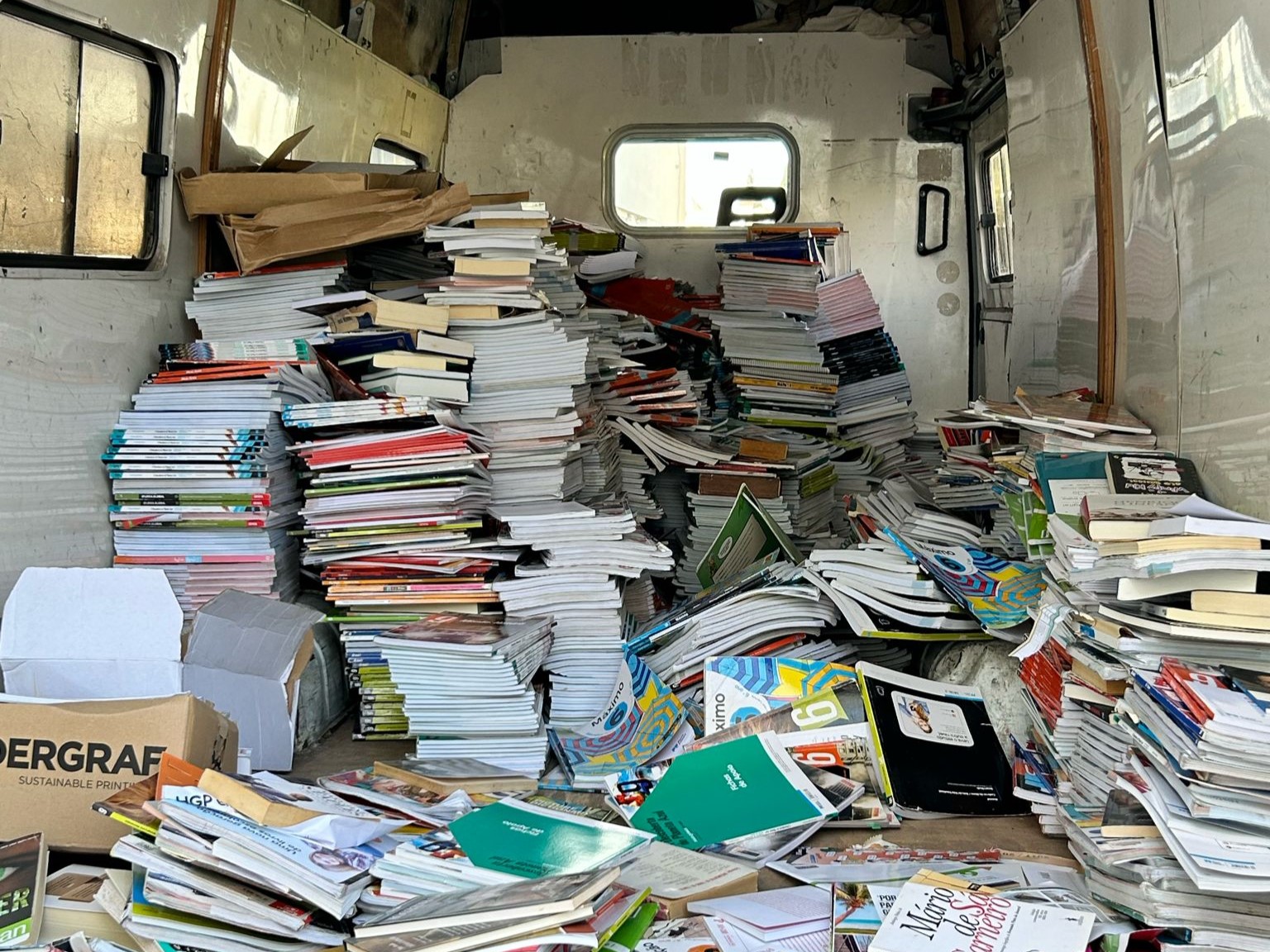 Sul Informação - Alunos de Quarteira recolhem 2,5 toneladas de papel que serão convertidas em alimentos para o MAPS