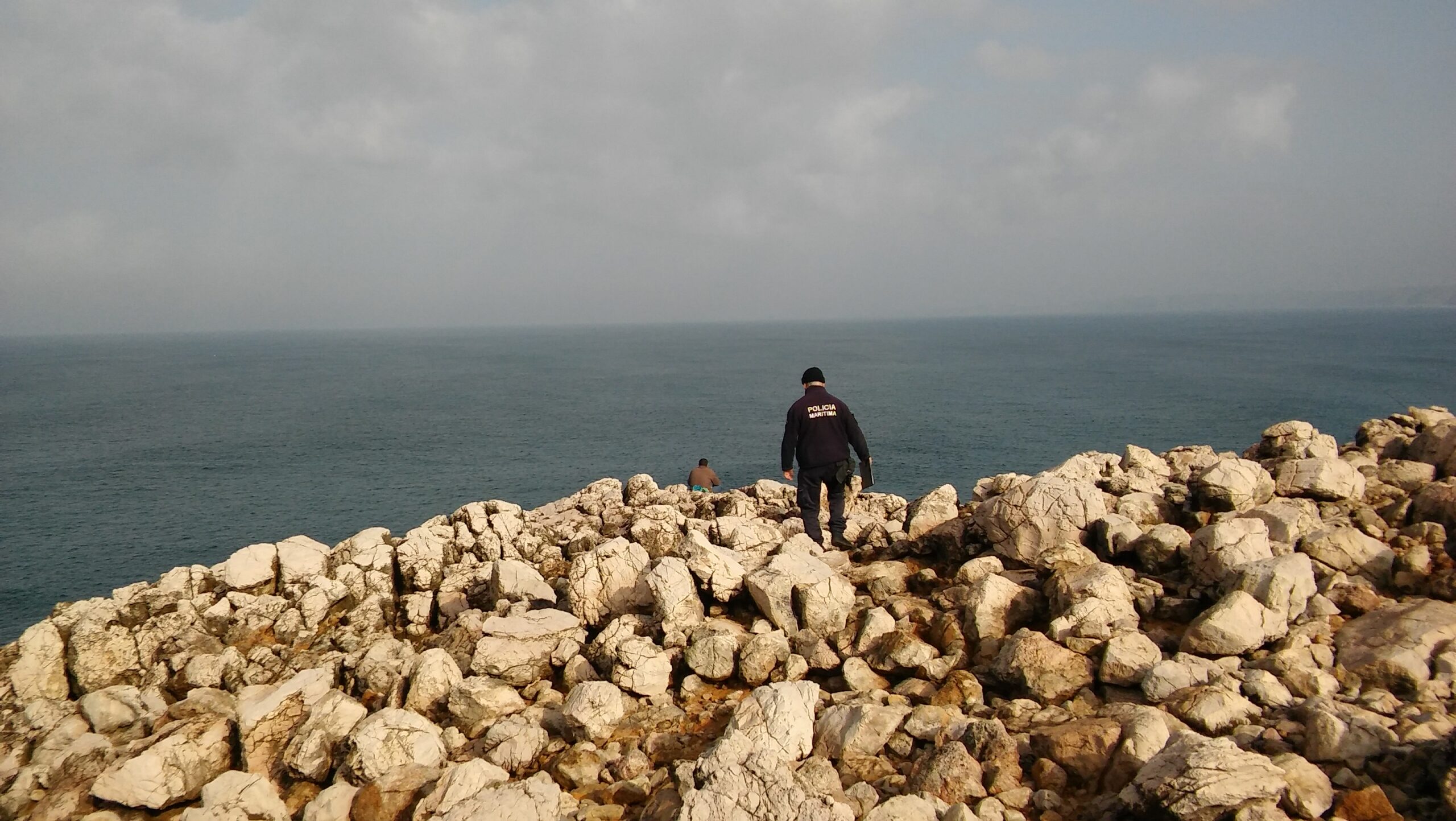 Sul Informação - Polícia Marítima de Lagos alerta para os perigos da pesca lúdica em falésias