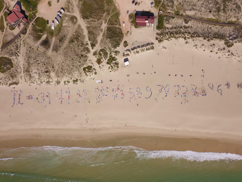 Sul Informação - Alunos de Lagos formaram Pi “humano” na Meia Praia