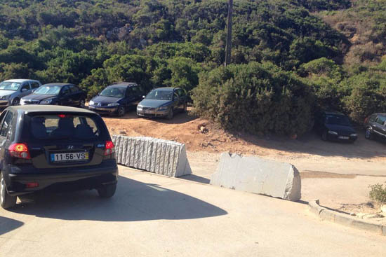 Sul Informação - Proprietário corta acesso ao parque de estacionamento da Praia do Pintadinho