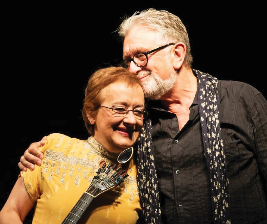 Sul Informação - Alcoutim: Vítor de Sousa declama poesia ao som da guitarra de Luísa Amaro