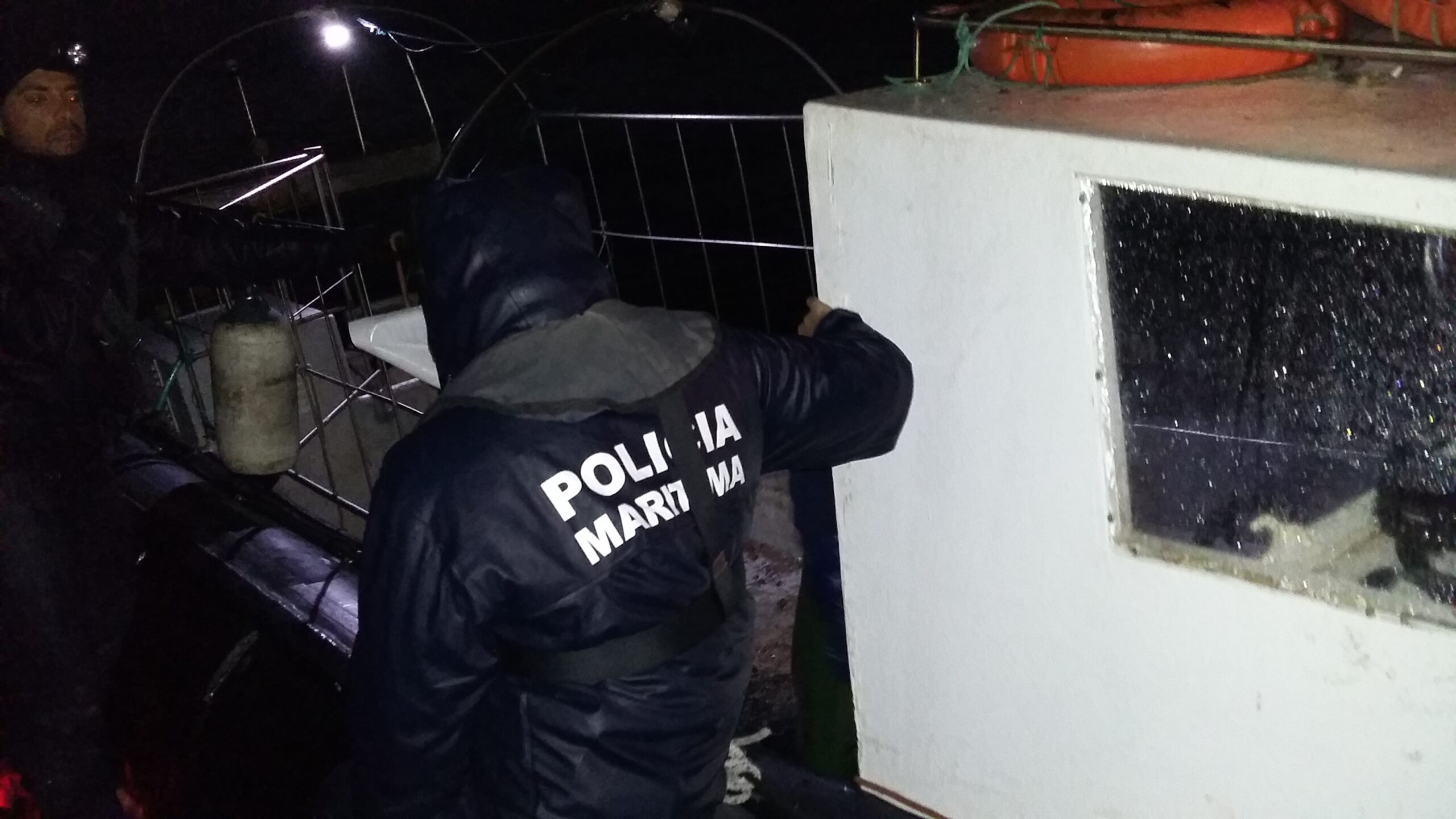 Sul Informação - Polícia Marítima de Faro autuou pessoas por não usar colete salva-vidas