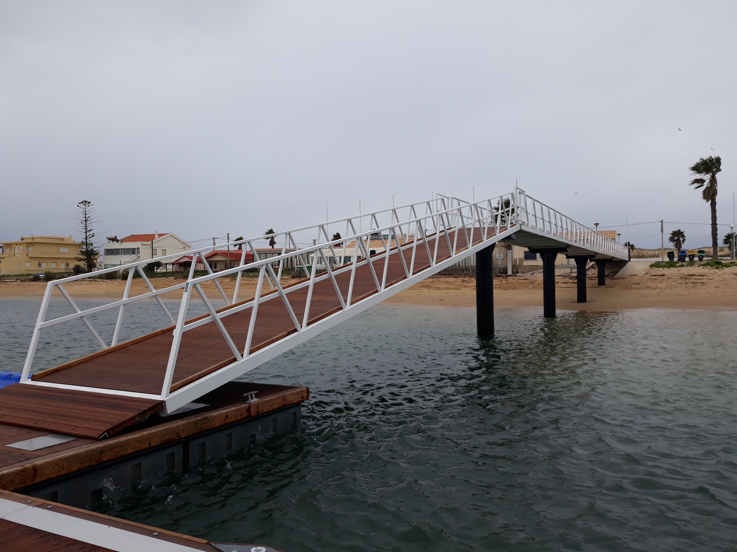Sul Informação - Praia de Faro já tem novo pontão de apoio às atividades náuticas