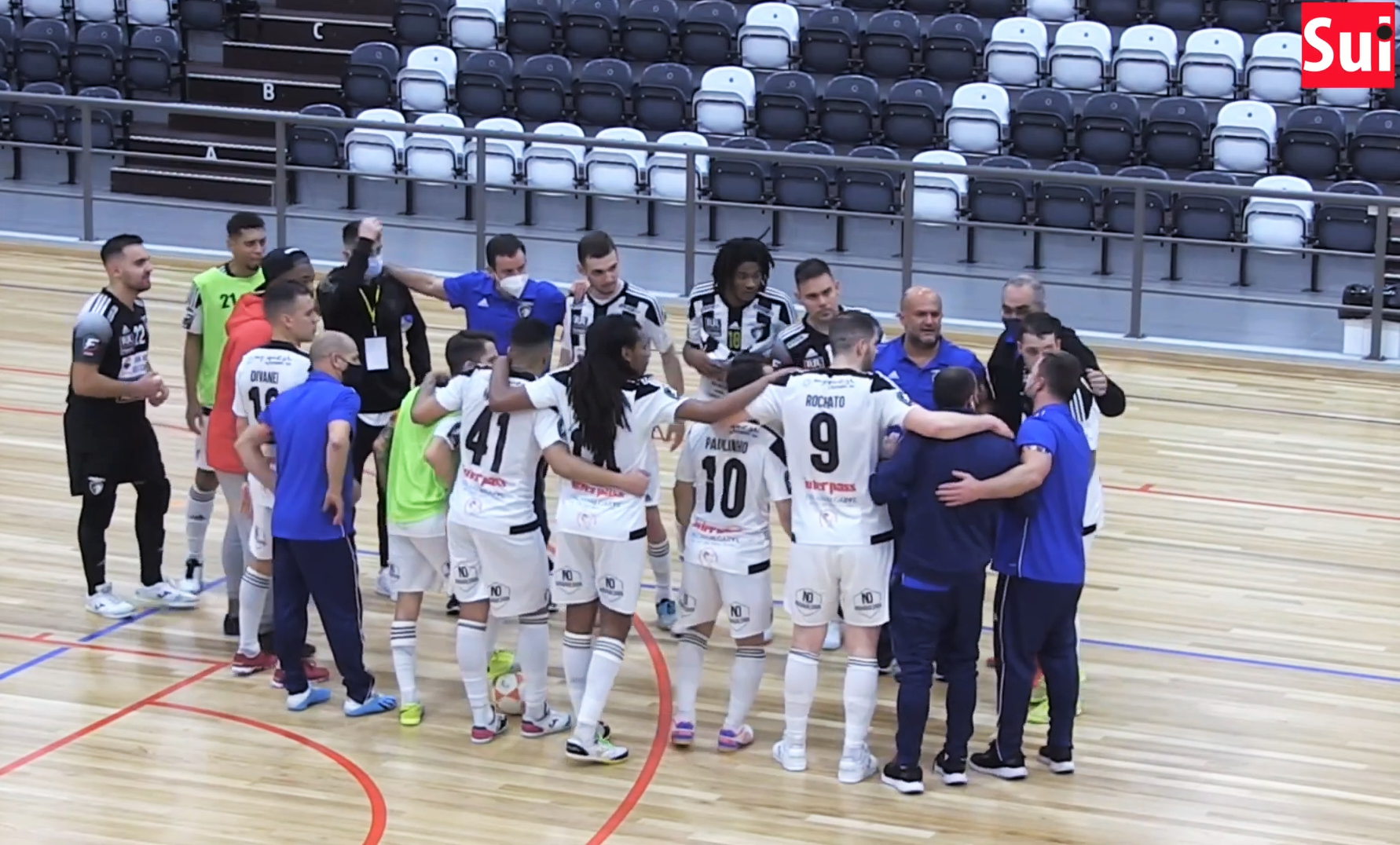 Sul Informação - Futsal: Guarda-redes lesionou-se, regressou e marcou dois na goleada do Portimonense
