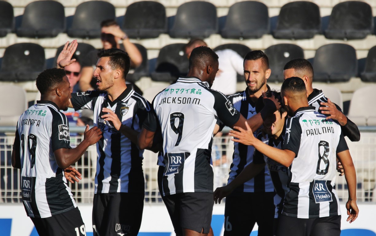 Sul Informação - Fotogaleria: “Cambalhota” no marcador dá vitória e segurança na tabela ao Portimonense