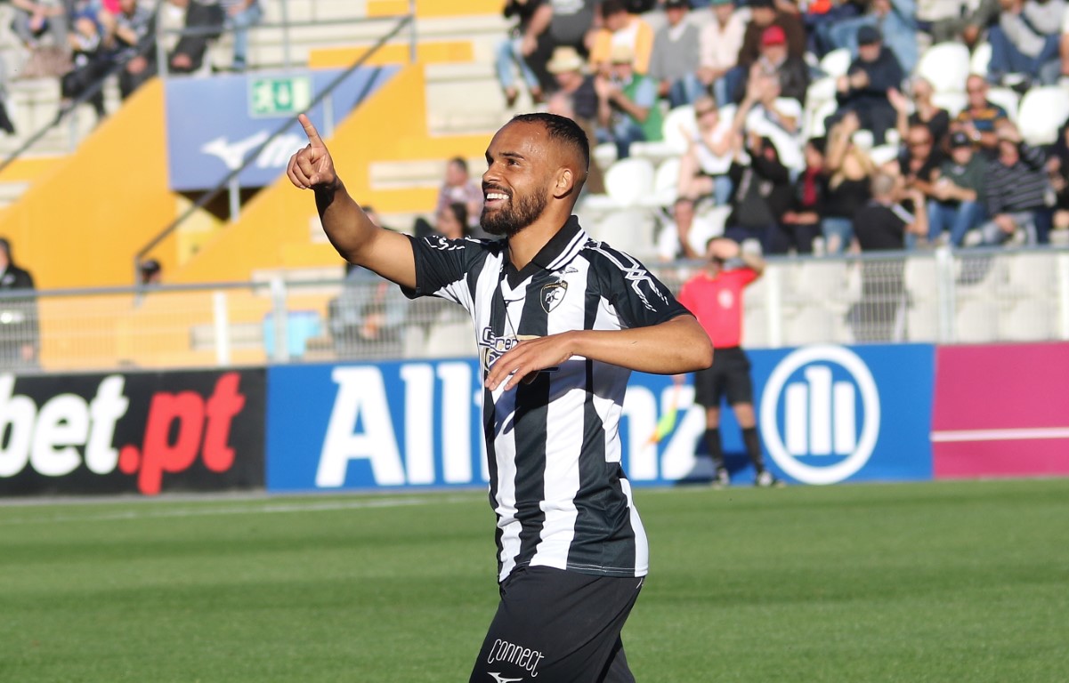 Sul Informação - Fotogaleria: “Cambalhota” no marcador dá vitória e segurança na tabela ao Portimonense