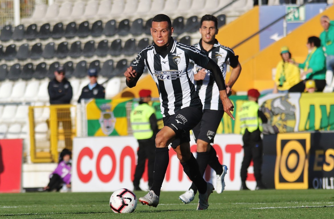Sul Informação - Fotogaleria: “Cambalhota” no marcador dá vitória e segurança na tabela ao Portimonense