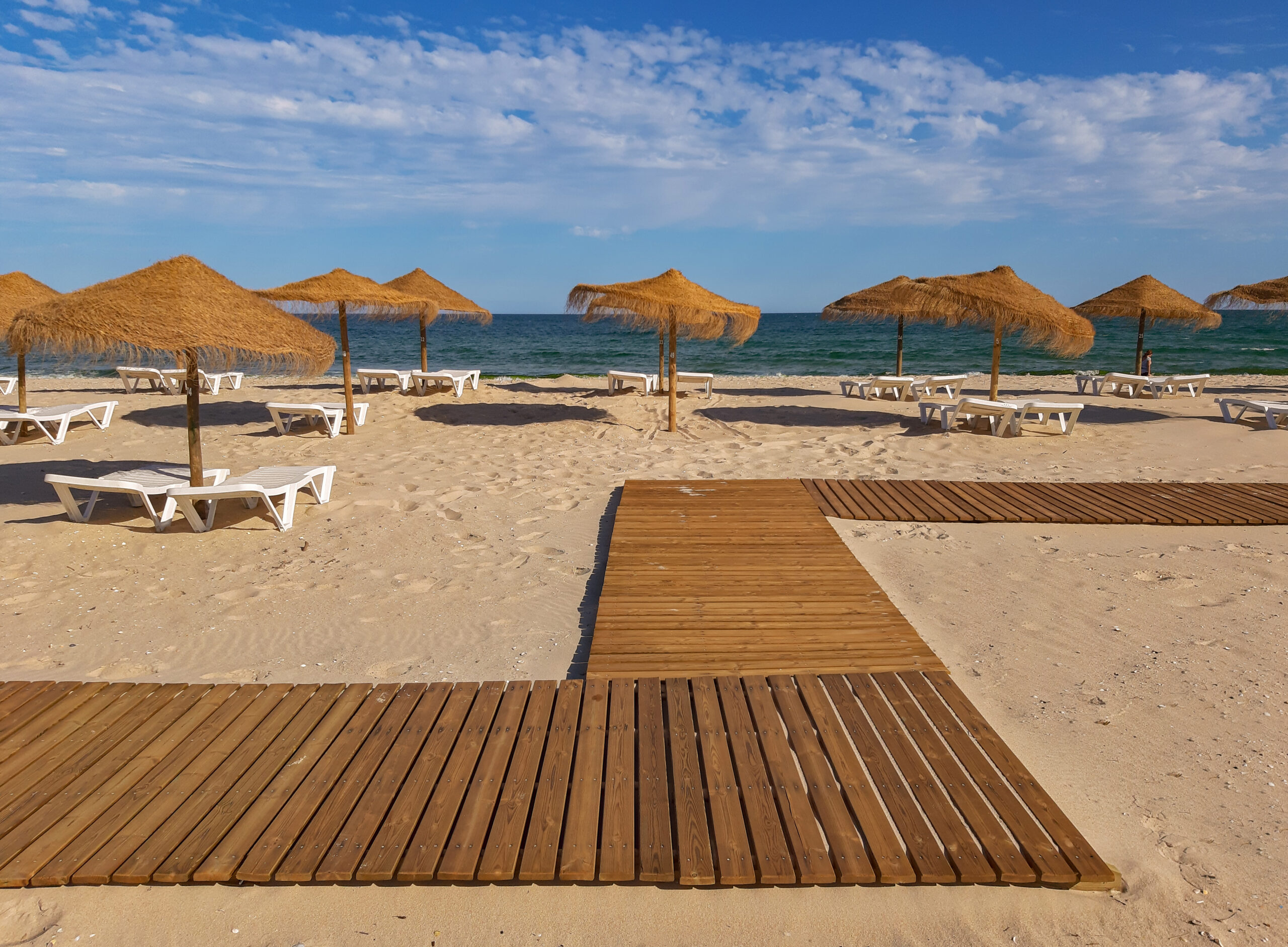 Sul Informação - Algarve é responsável por quase 30% das dormidas de turistas em Portugal no Verão de 2021