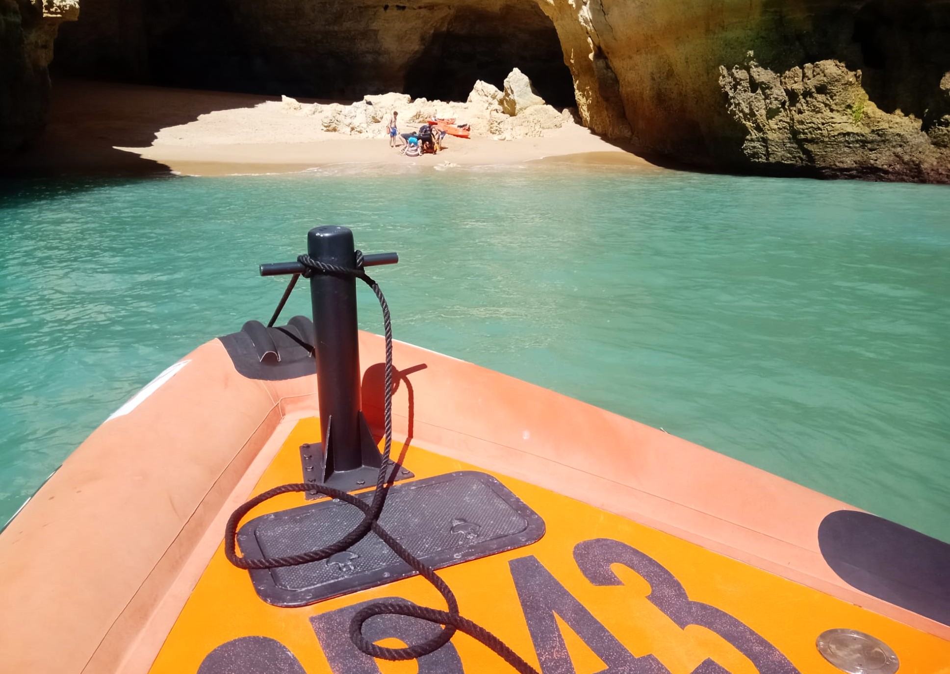Sul Informação - Turista alemã salva na praia do Cão Raivoso