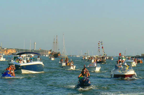 Sul Informação - Procissão de barcos no Rio Arade é ponto alto das festas de Nossa Senhora da Conceição em Ferragudo