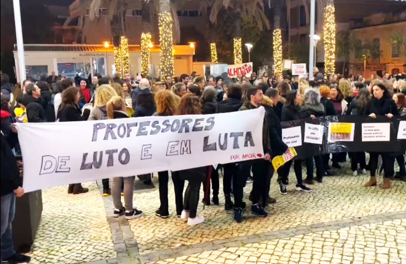 Sul Informação - Mais de uma centena de professores protesta em Portimão [vídeo]