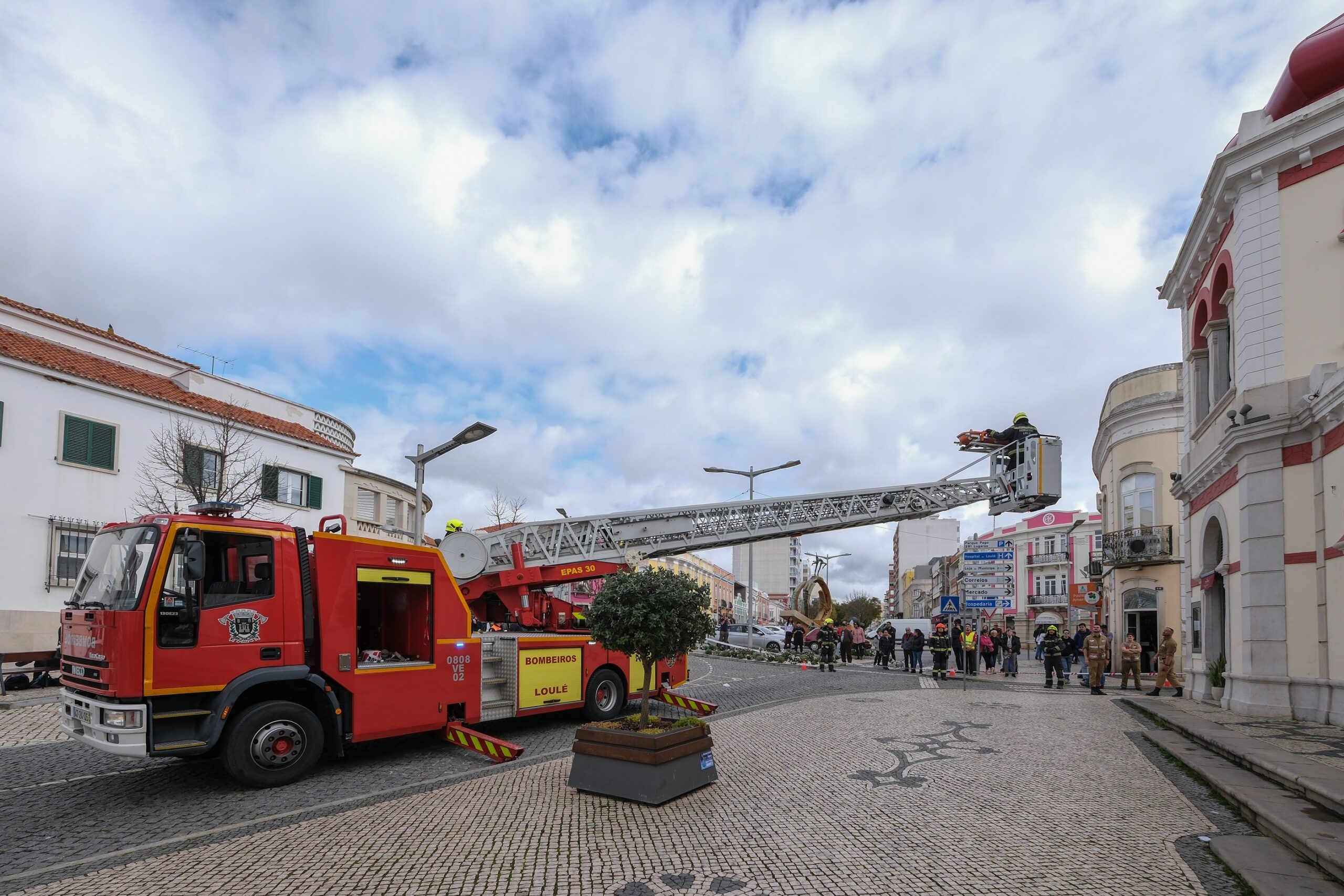 Sul Informação - Simulacro testou resposta a catástrofe no Mercado de Loulé
