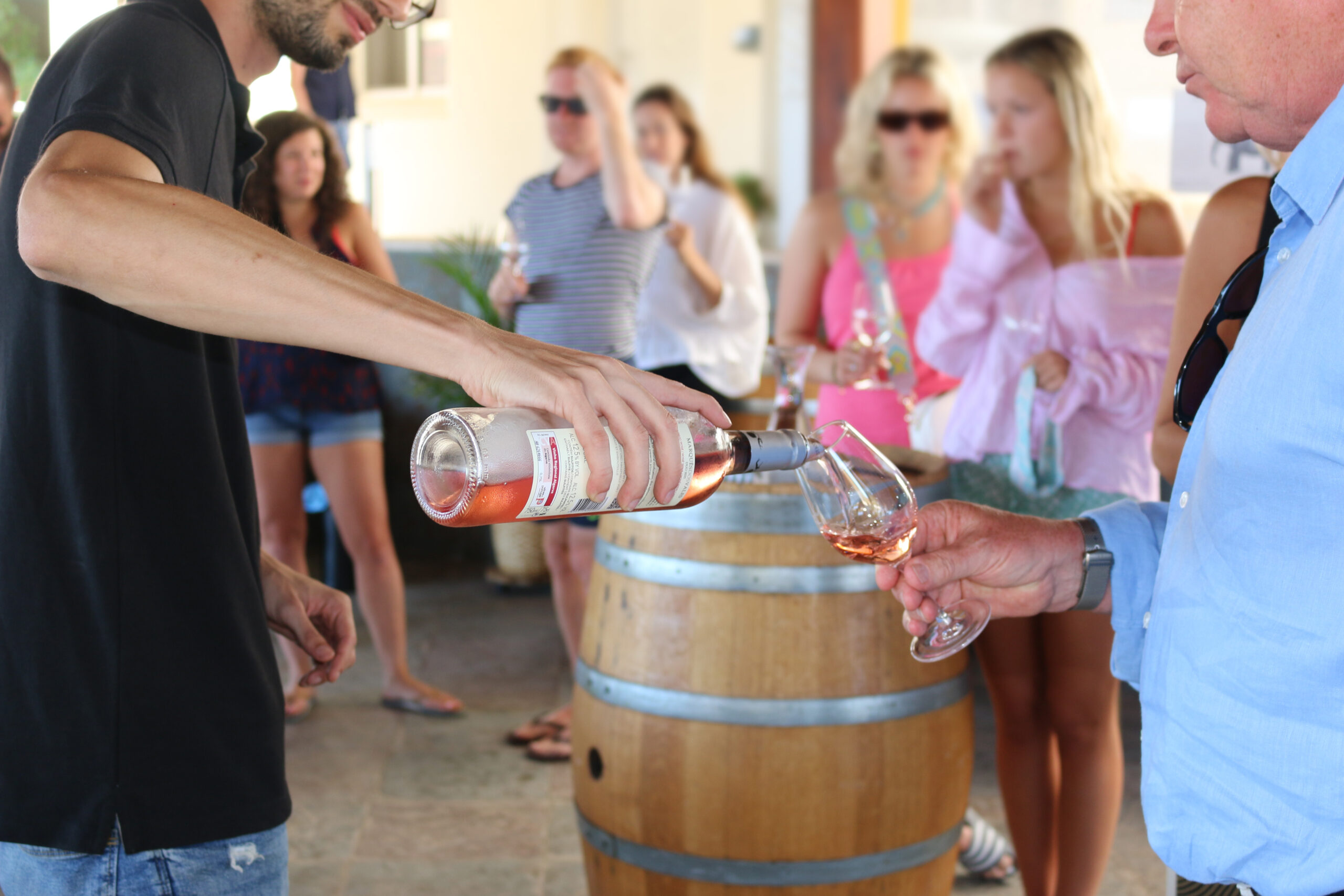 Sul Informação - Autocarro Hop On Hop Off vai levá-lo a provar vinhos pelo Algarve 